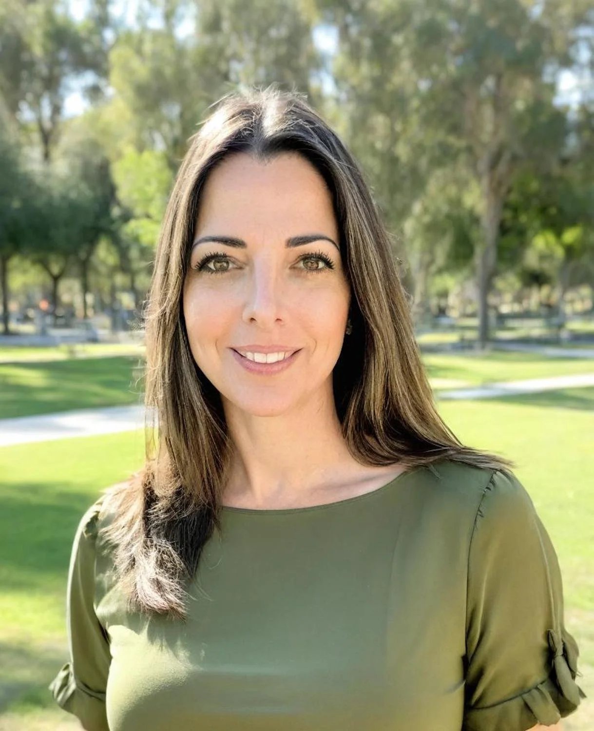 Melissa Shaw headshot in park green shirt